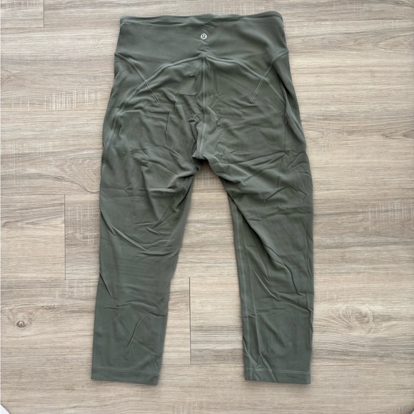 LuluLemon capri leggings, very soft material - Picture 2 of 4